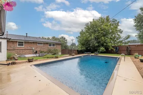 Exterior - 1439 Twin Oaks Dr, Arnold, MO 63010 photo 5 of 7