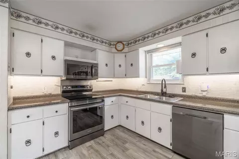Kitchen - 1439 Twin Oaks Dr, Arnold, MO 63010 photo 2 of 2