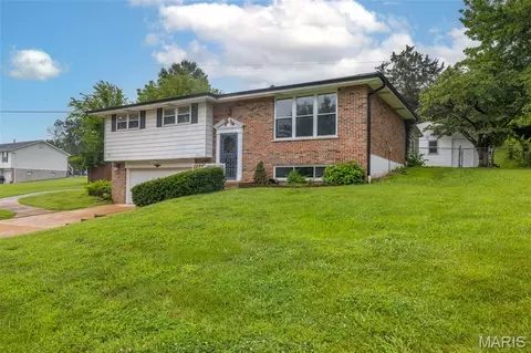 Exterior - 1439 Twin Oaks Dr, Arnold, MO 63010 photo 3 of 7