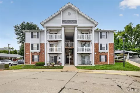 4317 Arrow Tree Dr #E, Saint Louis, MO 63128
