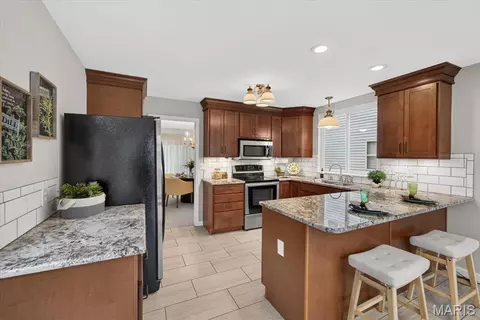 Kitchen - 259 Cheval Square Dr, Chesterfield, MO 63005 photo 2 of 4