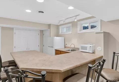 Kitchen - 259 Cheval Square Dr, Chesterfield, MO 63005 photo 4 of 4