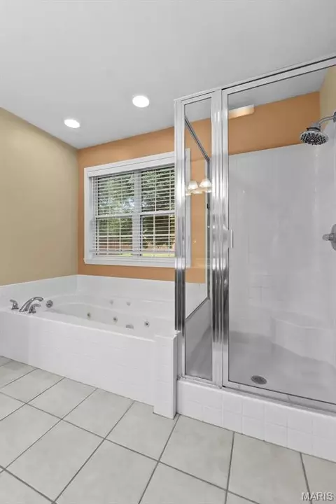 Bath - 815 Pecan Ln, Jackson, MO 63755 photo 3 of 4