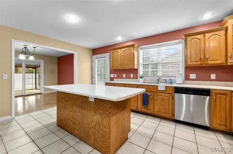 Kitchen - 815 Pecan Ln, Jackson, MO 63755 photo 3 of 4