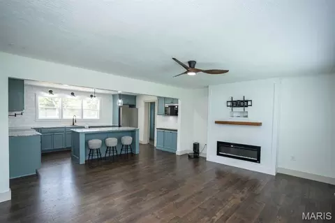 Living - 804 E Main St, Richland, MO 65556 photo 3 of 5