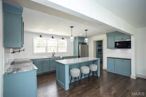 Kitchen - 804 E Main St, Richland, MO 65556 photo 2 of 7