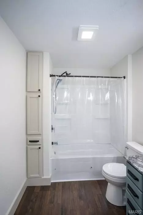 Bath - 804 E Main St, Richland, MO 65556 photo 6 of 7