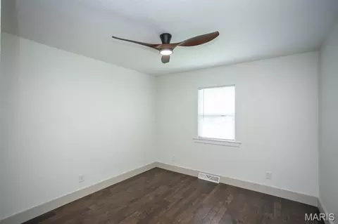 Bedroom - 804 E Main St, Richland, MO 65556 photo 1 of 7