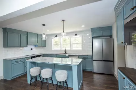 Kitchen - 804 E Main St, Richland, MO 65556 photo 3 of 7