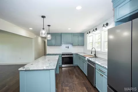 Kitchen - 804 E Main St, Richland, MO 65556 photo 4 of 7
