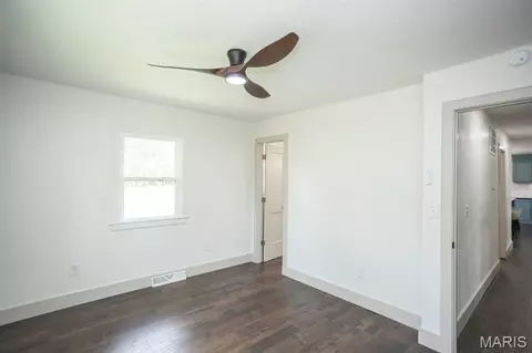 Bedroom - 804 E Main St, Richland, MO 65556 photo 6 of 7