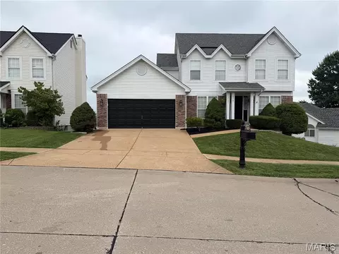 13569 Becker Place Dr, Saint Louis, MO 63128