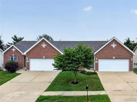 384-386 Shadow Pines Dr, Wentzville, MO 63385