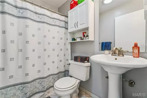 Bath - 871 Molloy Dr, O'fallon, MO 63366 photo 1 of 4