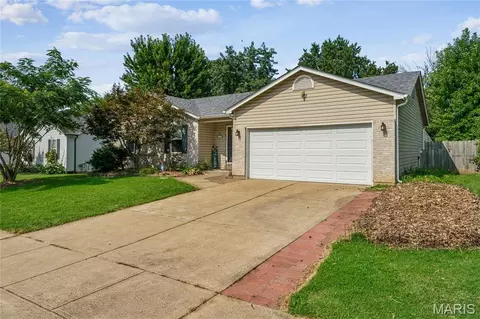 Exterior - 871 Molloy Dr, O'fallon, MO 63366 photo 2 of 9