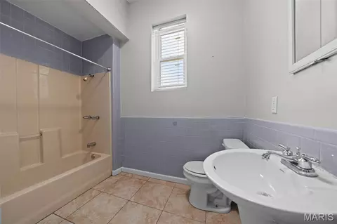 Bath - 4717 S Compton Ave, Saint Louis, MO 63111 photo 1 of 3