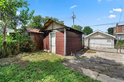 Exterior - 4717 S Compton Ave, Saint Louis, MO 63111 photo 4 of 7