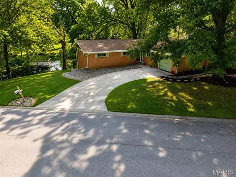 3832 Tanbark Dr, Swansea, IL 62226