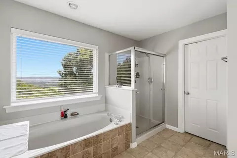 Bath - 688 Meramec View Dr, Eureka, MO 63025 photo 4 of 6
