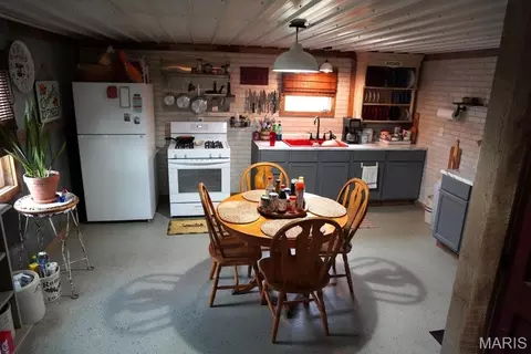 Kitchen - 13226 Cr 437, Mountain View, MO 65548 photo 1 of 2