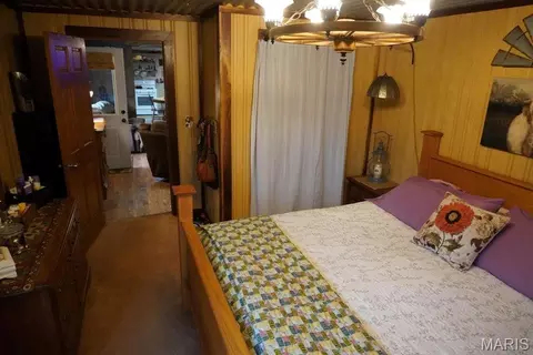 Bedroom - 13226 Cr 437, Mountain View, MO 65548 photo 3 of 3