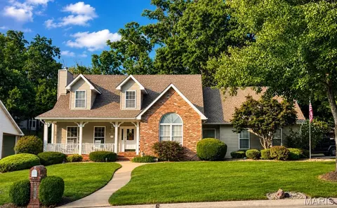 868 Natchez Dr, Saint Charles, MO 63303