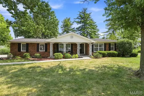 356 Elmcrest Dr, Ballwin, MO 63011
