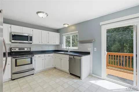 Kitchen - 816 Ginger Wood Ct, Ballwin, MO 63021 photo 2 of 3