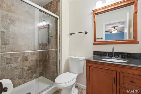 Bath - 816 Ginger Wood Ct, Ballwin, MO 63021 photo 2 of 3