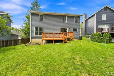 Exterior - 816 Ginger Wood Ct, Ballwin, MO 63021 photo 4 of 7