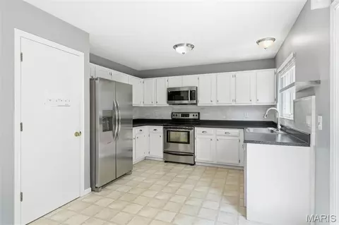 Kitchen - 816 Ginger Wood Ct, Ballwin, MO 63021 photo 1 of 3