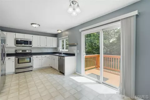 Kitchen - 816 Ginger Wood Ct, Ballwin, MO 63021 photo 3 of 3