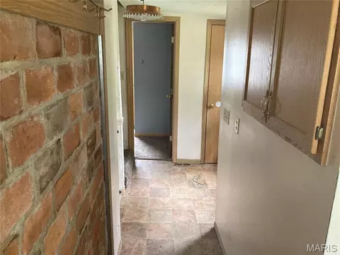 Entry Way - 445 E Sedgwick St, Brookfield, MO 64628 photo 4 of 6