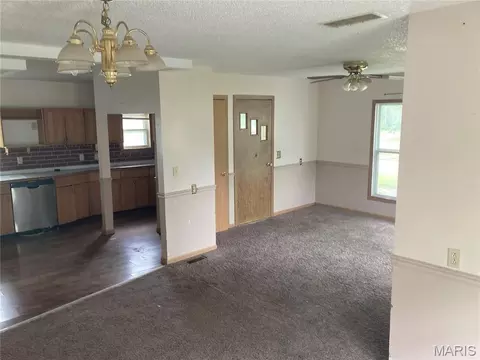 Living - 445 E Sedgwick St, Brookfield, MO 64628 photo 4 of 6