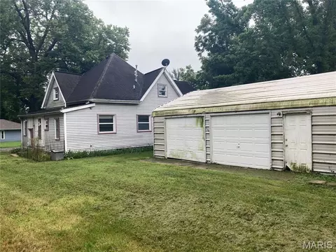 Exterior - 445 E Sedgwick St, Brookfield, MO 64628 photo 5 of 6