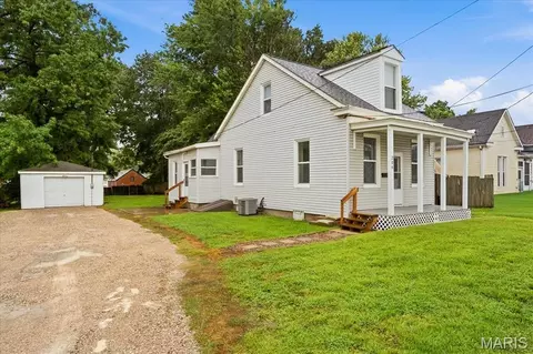206 S 20th St, Belleville, IL 62226