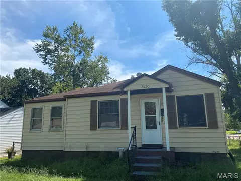 7420 Pleaseway Dr, Saint Louis, MO 63136