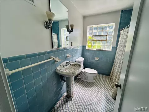 Bath - 1306 E 3rd St, Washington, MO 63090 photo 1 of 2