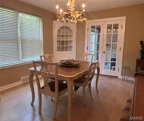 Dining - 1306 E 3rd St, Washington, MO 63090 photo 1 of 1