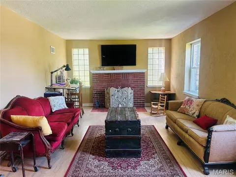 Living - 1306 E 3rd St, Washington, MO 63090 photo 1 of 2