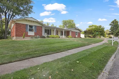 12925 Weatherfield Dr, Saint Louis, MO 63146