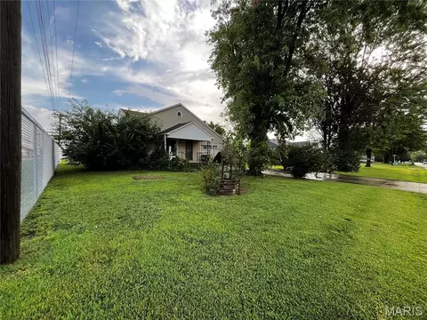 Exterior - 802 Summit St, Butler, MO 64730 photo 2 of 6