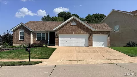 8014 Pinetop Dr, Saint Louis, MO 63129