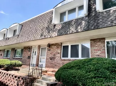 1072 Lafayette Ct, Collinsville, IL 62234