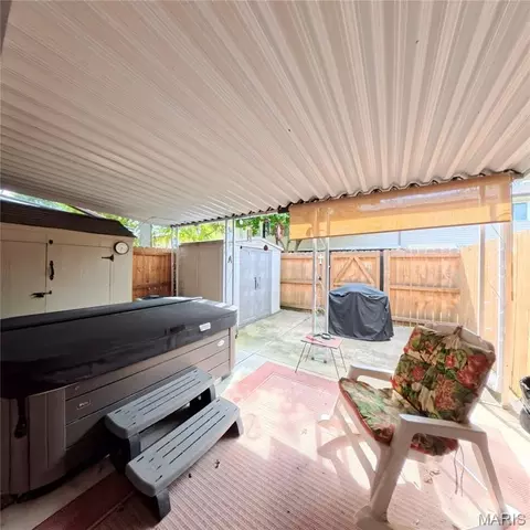 10035 Sakura Dr, Saint Louis, MO 63128