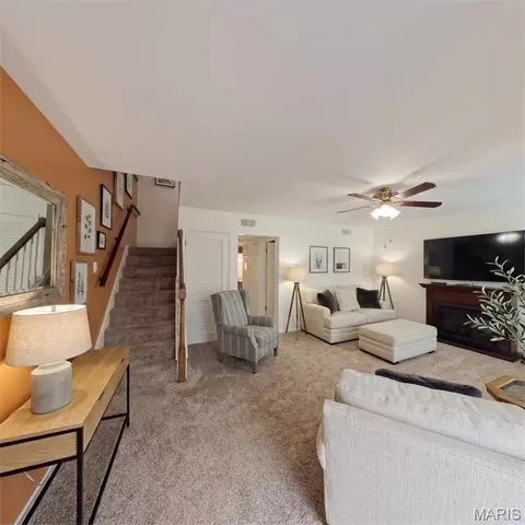 10035 Sakura Dr, Saint Louis, MO 63128