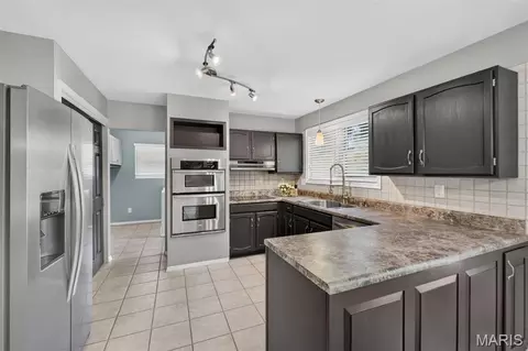 Kitchen - 107 Lea Meadows Dr, Ballwin, MO 63011 photo 2 of 3