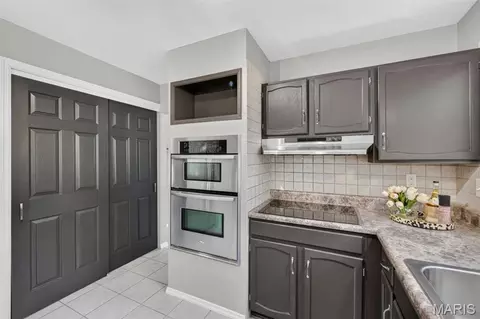 Kitchen - 107 Lea Meadows Dr, Ballwin, MO 63011 photo 3 of 3