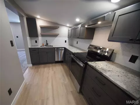 Kitchen - 5 Eagle Dr, Sparta, IL 62286 photo 2 of 3
