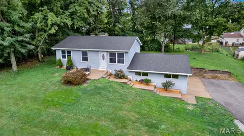 324 Westminster Dr, Saint Peters, MO 63376